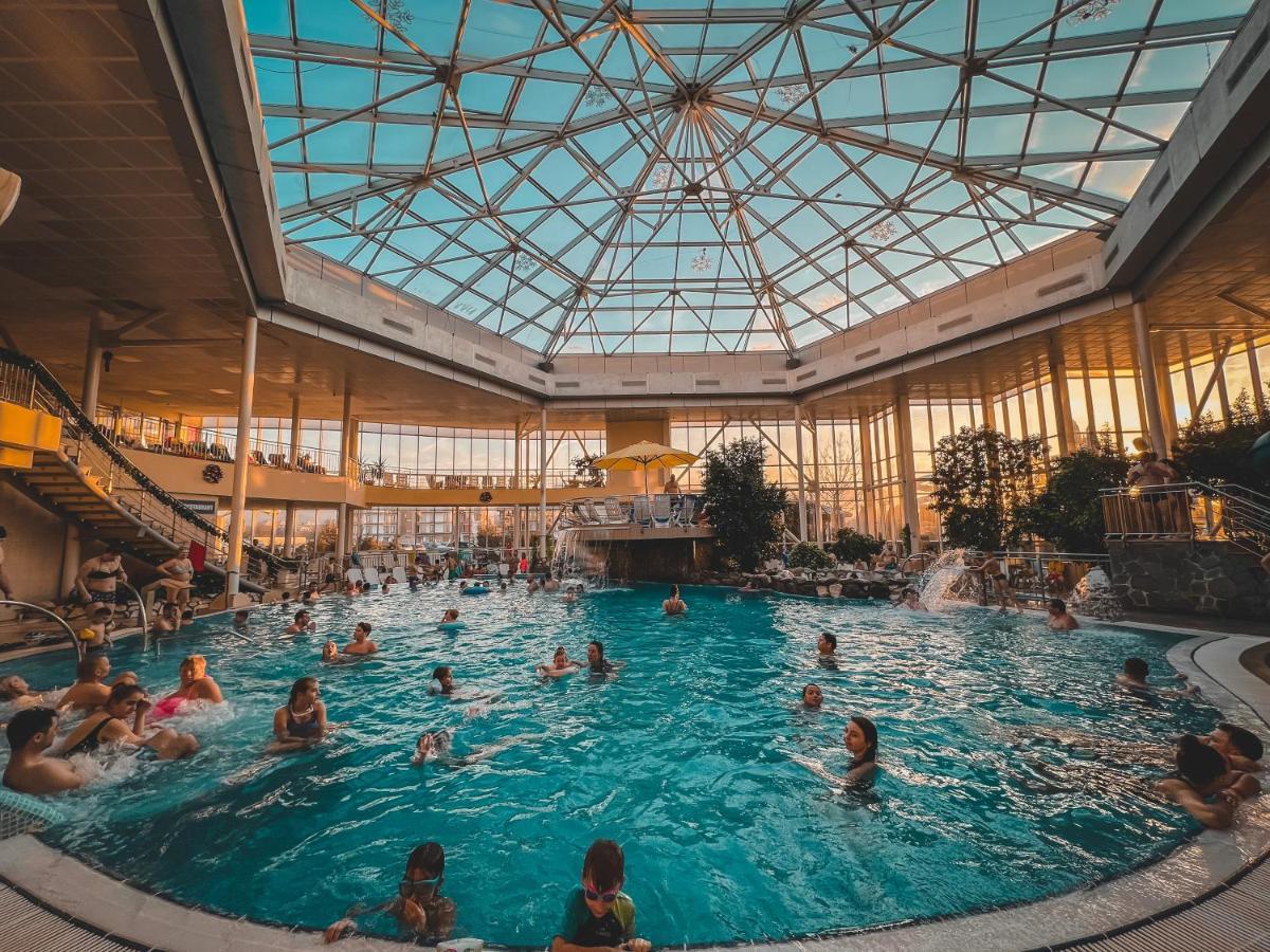 Hotel Alinalex - Paradisul Acvatic Μπρασόβ Εξωτερικό φωτογραφία